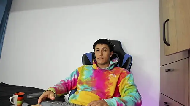 Snapshot of dorman_boy chatting on November 19, 3:39 am dorman boy online show from November 19, 3:39 am