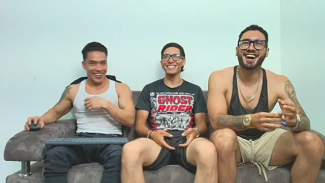 thebadboys05 online show from December 17, 1:33 am