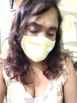 Snapshot of Queen-dhivya chatting on January 6, 1:04 pm Queen-dhivya online show from January 6, 1:04 pm