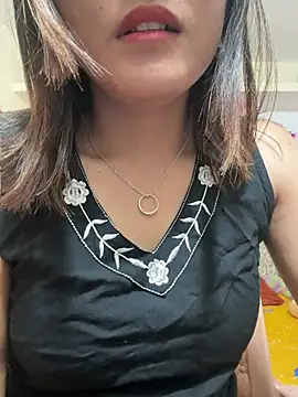 maira 33 online show from July 29, 2:04 pm
