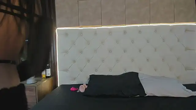 Snapshot of Camiila_rosse chatting on November 8, 7:34 pm Camiila rosse online show from November 8, 7:34 pm