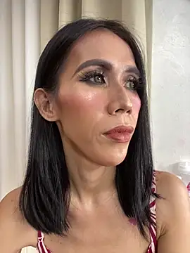 Snapshot of bellaUtops chatting on December 19, 9:49 am bellaUtops online show from December 19, 9:49 am