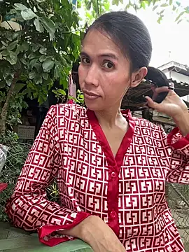 Snapshot of bellaUtops chatting on February 5, 6:51 am bellaUtops online show from February 5, 6:51 am