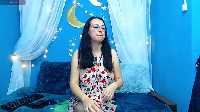 Lauryn Jones online show from November 25, 2:06 pm