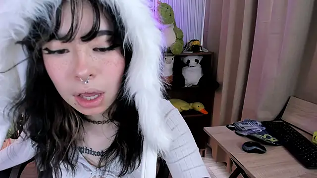 Snapshot of judaline_ chatting on November 13, 12:37 pm judaline online show from November 13, 12:37 pm