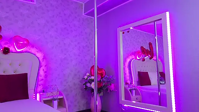 Snapshot of GracieCute chatting on February 13, 4:08 am GracieCute online show from February 13, 4:08 am