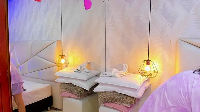 Snapshot of laurettedela_rouse chatting on December 3, 10:57 am laurettedela rouse online show from December 3, 10:57 am