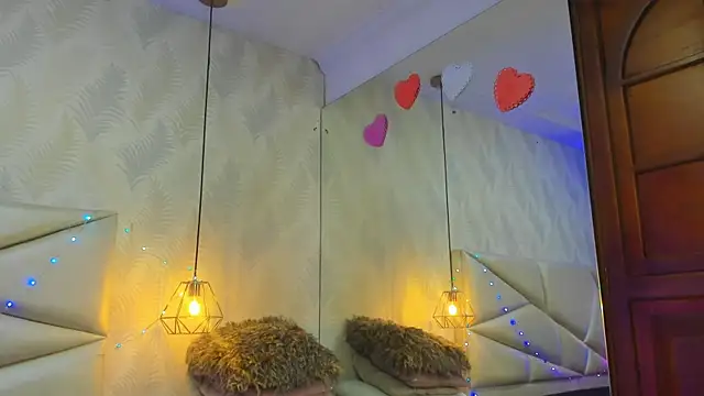 Snapshot of laurettedela_rouse chatting on December 20, 10:11 am laurettedela rouse online show from December 20, 10:11 am