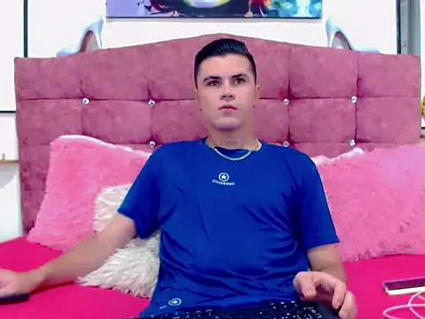 Sebastian Loaiza online show from November 22, 9:25 pm