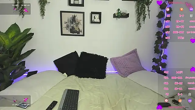 Evelyn R  online show from February 12, 9:43 pm