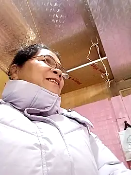 Snapshot of small-house123 chatting on November 14, 2:10 am small-house123 online show from November 14, 2:10 am