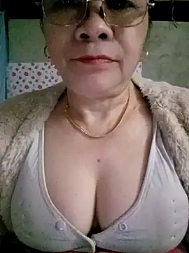 small-house123 online show from February 24, 11:58 pm