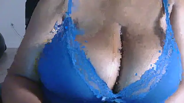 TheeBustiestBella online show from November 3, 9:10 am