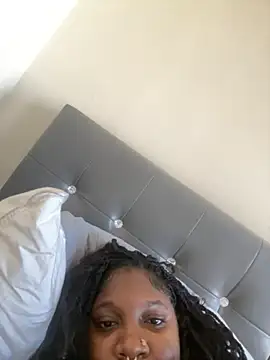 Snapshot of onlyymisha chatting on November 1, 1:35 pm onlyymisha online show from November 1, 1:35 pm