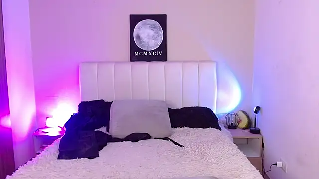 Snapshot of AlexaHart chatting on December 4, 10:46 am AlexaHart online show from December 4, 10:46 am