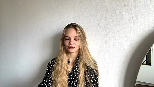 Snapshot of SweetAmelia69 chatting on November 4, 6:12 am SweetAmelia69 online show from November 4, 6:12 am