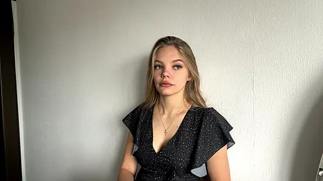 Snapshot of SweetAmelia69 chatting on November 5, 6:02 am SweetAmelia69 online show from November 5, 6:02 am