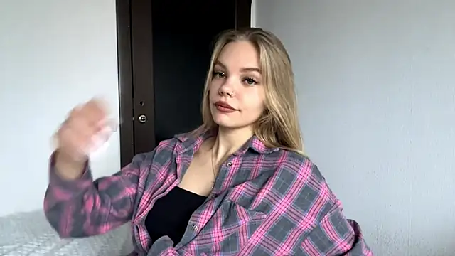 Snapshot of SweetAmelia69 chatting on November 13, 6:01 am SweetAmelia69 online show from November 13, 6:01 am