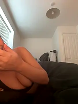 Snapshot of Bethrae25 chatting on November 20, 3:12 pm Bethrae25 online show from November 20, 3:12 pm