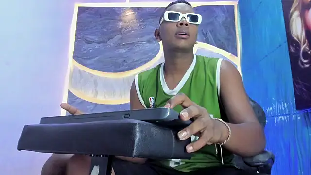 the hot boy0 online show from November 6, 12:28 pm