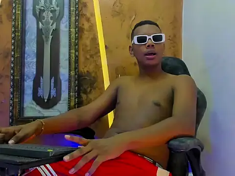 the hot boy0 online show from November 9, 12:25 pm