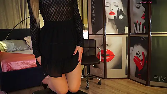 Nikki  Amour online show from November 17, 8:42 am