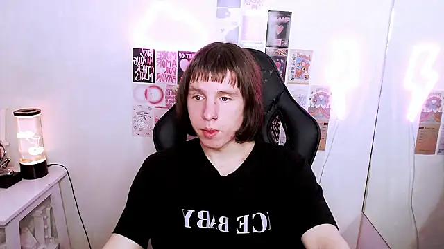 Snapshot of CutieKai_ chatting on March 14, 9:31 pm CutieKai online show from March 14, 9:31 pm