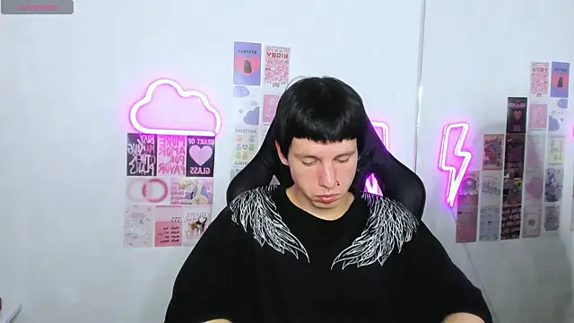 Snapshot of CutieKai_ chatting on April 7, 8:20 pm CutieKai online show from April 7, 8:20 pm