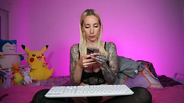 StellaCinderella online show from November 18, 2:32 pm