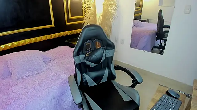 shanel smithh online show from April 5, 12:13 pm