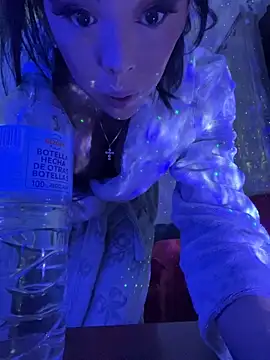 jamillydcastro online show from November 28, 11:18 pm