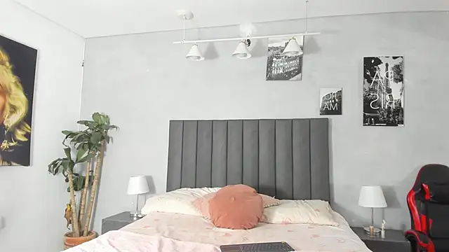 kendra london online show from May 29, 10:57 am