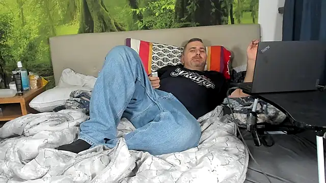 Snapshot of chubbydaddybear82 chatting on November 9, 5:17 am chubbydaddybear82 online show from November 9, 5:17 am