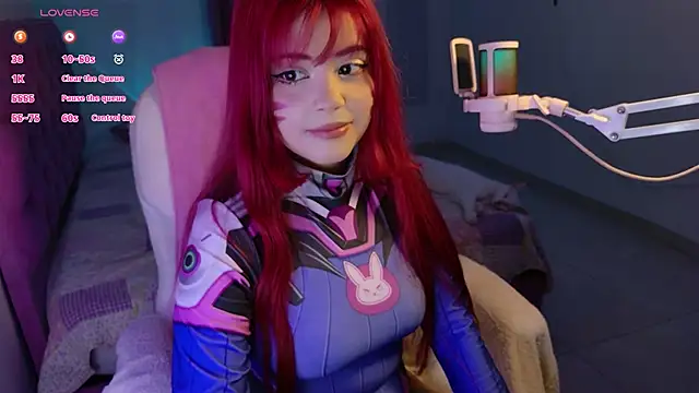 EmillieX online show from November 9, 11:25 pm