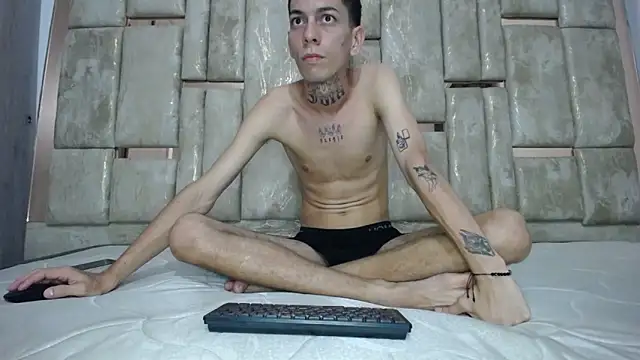 Snapshot of Who-am-I-201 chatting on November 26, 10:44 pm Who-am-I-201 online show from November 26, 10:44 pm