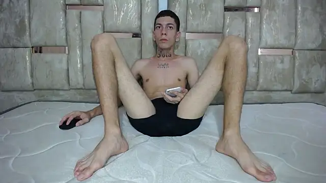 Snapshot of Who-am-I-201 chatting on November 27, 10:01 pm Who-am-I-201 online show from November 27, 10:01 pm