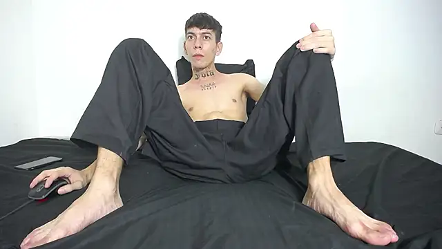 Snapshot of Who-am-I-201 chatting on February 16, 3:13 am Who-am-I-201 online show from February 16, 3:13 am