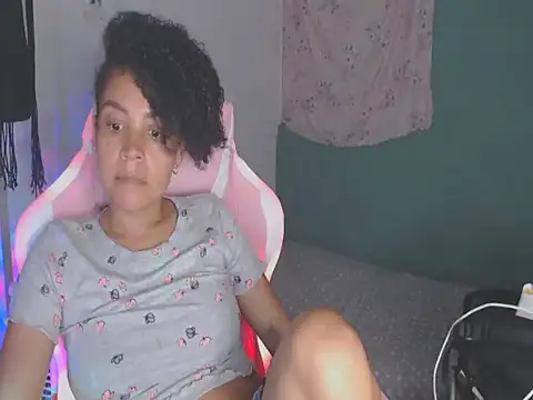 Snapshot of shayna_cute chatting on July 11, 11:50 pm shayna cute online show from July 11, 11:50 pm