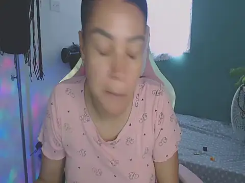 Snapshot of shayna_cute chatting on July 23, 9:35 pm shayna cute online show from July 23, 9:35 pm