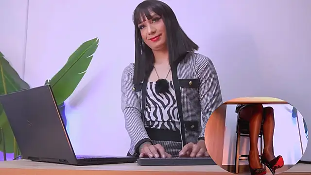 nylonisabella online show from April 2, 6:16 pm