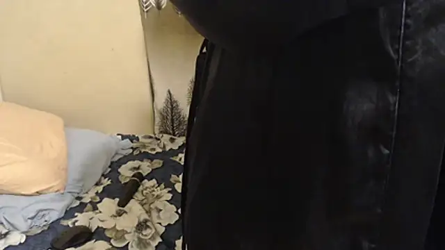 Snapshot of SexyLipss_ chatting on July 8, 11:09 pm SexyLipss online show from July 8, 11:09 pm