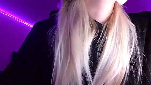 KarinRobertson online show from November 24, 7:35 pm