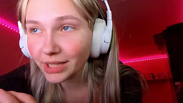 KarinRobertson online show from December 17, 4:24 pm