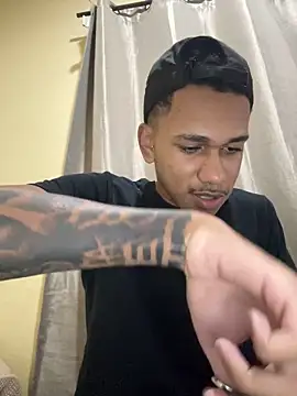 Novinhode18   online show from April 9, 11:32 pm