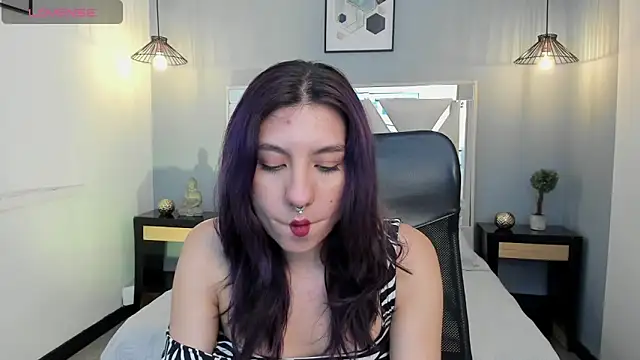 zoe-moreau online show from March 2, 8:26 pm