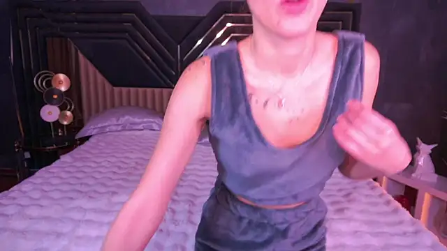 ZafiraMoonn online show from December 22, 6:43 am