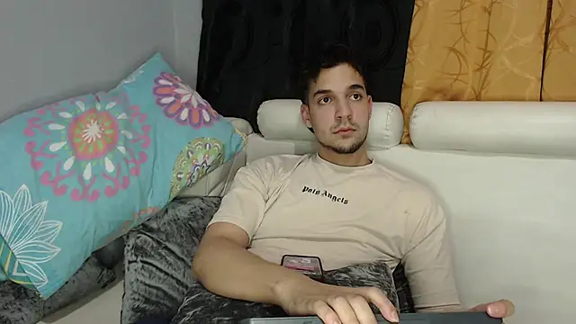 Snapshot of Theo_Lightwood chatting on November 16, 11:49 am Theo Lightwood online show from November 16, 11:49 am