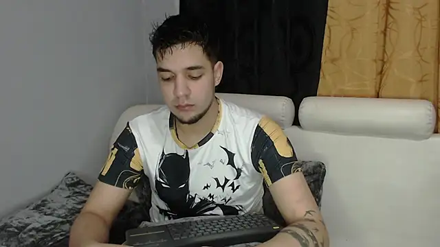 Snapshot of Theo_Lightwood chatting on November 21, 6:45 am Theo Lightwood online show from November 21, 6:45 am