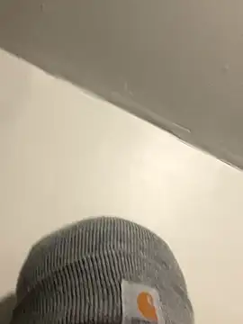 Snapshot of youngbull_dada chatting on December 4, 5:17 am youngbull dada online show from December 4, 5:17 am