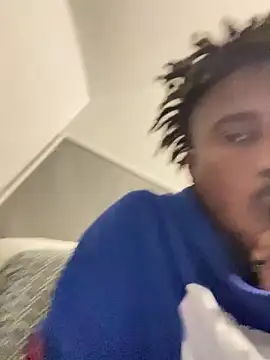 Snapshot of youngbull_dada chatting on December 19, 10:17 pm youngbull dada online show from December 19, 10:17 pm